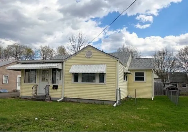 Photo 1 of Single family home for sale at 641 Reynolds St, Elmira, NY 14904 | MLS# R1674543 | Listing updated on 2026-09-12