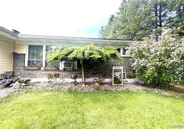 Photo 3 of Single family home for sale at 7 Rob San Dr, Homer, NY 13077 | MLS# S1672953 | Listing updated on 2026-08-28