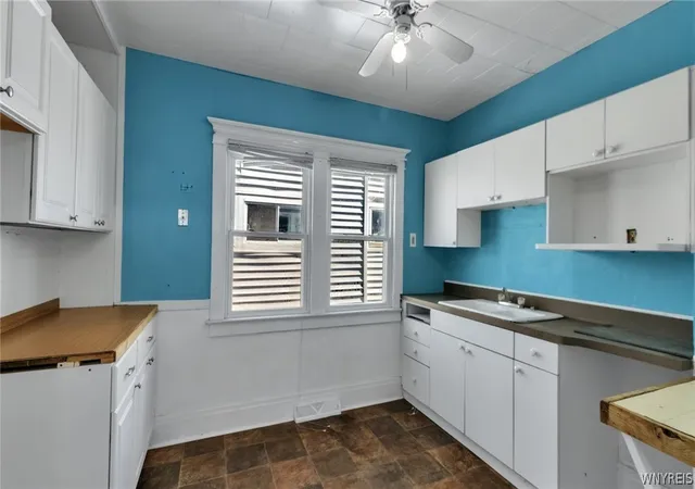 Photo 2 of Sale Pending at 550 Ontario St, Buffalo, NY 14207 | MLS# B1674790 | Listing updated on 2026-08-28