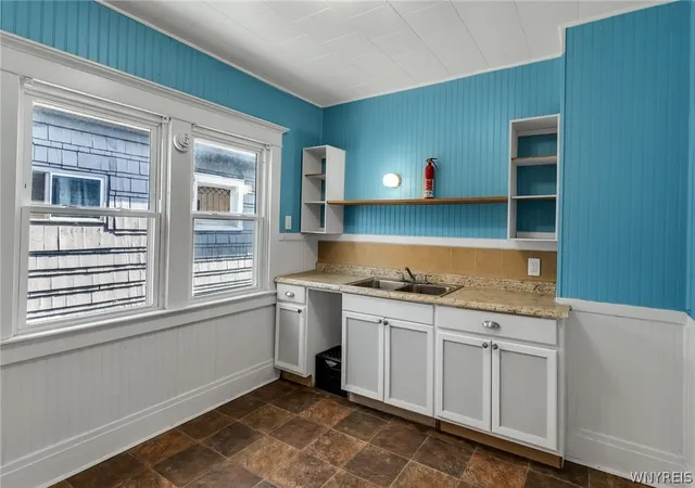 Photo 4 of Sale Pending at 550 Ontario St, Buffalo, NY 14207 | MLS# B1674790 | Listing updated on 2026-08-28