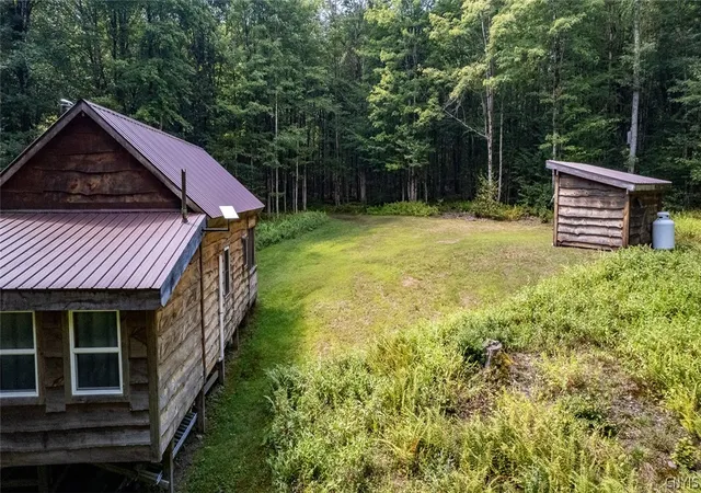 Photo 3 of Single family home for sale at 87 Tamblin Ridge Trl, Bernhards Bay, NY 13028 | MLS# S1675285 | Listing updated on 2026-08-20