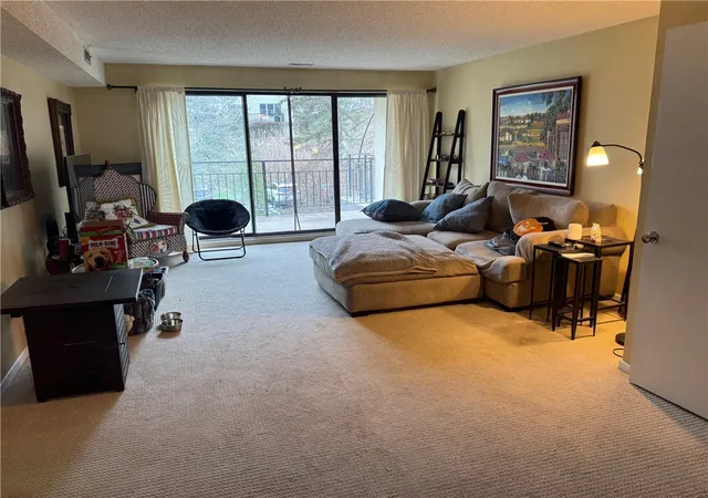 Listing Photo 5 - Condo for sale in building located at 181 Bay Vlg Dr, Rochester, NY 14609