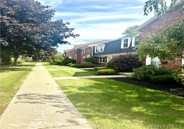Listing Photo 4 - Condo for sale in building located at 40 Hamlin Sq, Buffalo, NY 14221 - Unit #B
