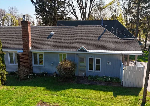 Photo 4 of Single family home for sale at 2187 Lake Rd, Ontario, NY 14519 | MLS# R1675922 | Listing updated on 2026-09-10