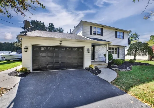 Photo 3 of Single family home for sale at 563 Lockport St, Youngstown, NY 14174 | MLS# B1673810 | Listing updated on 2026-09-20