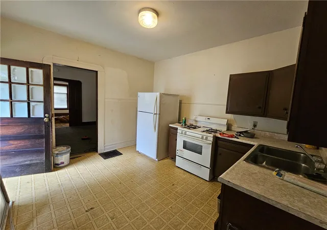 Photo 2 of Sale Pending at 273 W Chemung Pl, Elmira, NY 14904 | MLS# R1675784 | Listing updated on 2026-09-08