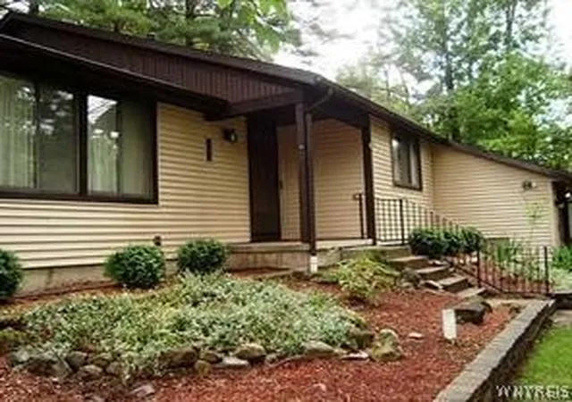 Photo 3 of Single family home for sale at 180 Paradise Rd, East Amherst, NY 14051 | MLS# B1676442 | Listing updated on 2026-09-09