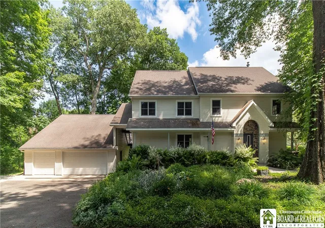 Photo 2 of Single family home for sale at 5 Summit Park Dr, Bemus Point, NY 14712 | MLS# R1676367 | Listing updated on 2026-09-06