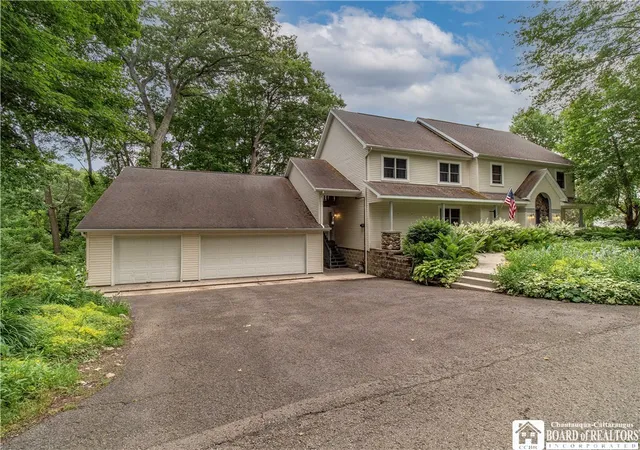 Photo 3 of Single family home for sale at 5 Summit Park Dr, Bemus Point, NY 14712 | MLS# R1676367 | Listing updated on 2026-09-06