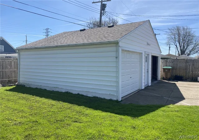Photo 4 of Sale Pending at 183 Claude Dr, Buffalo, NY 14206 | MLS# B1672013 | Listing updated on 2026-08-28