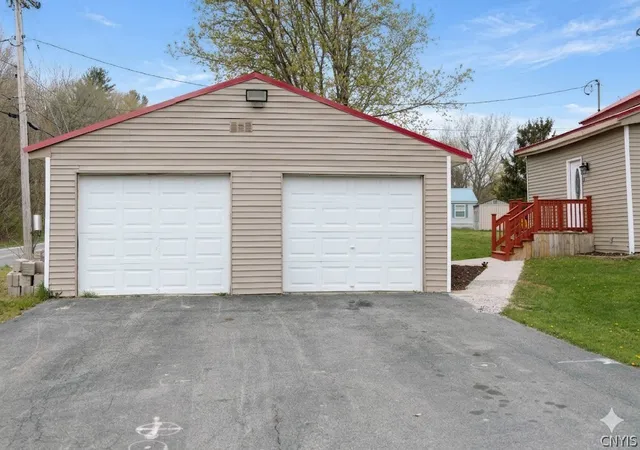 Photo 3 of Sale Pending at 11 Kingdom Rd, Fulton, NY 13069 | MLS# S1677333 | Listing updated on 2026-09-14