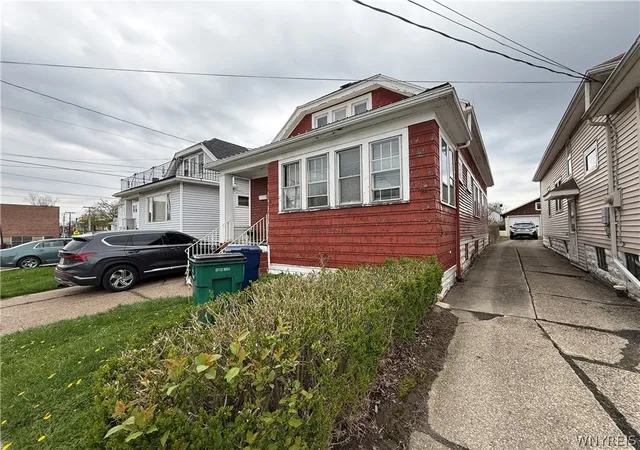 Photo 3 of Single family home for sale at 18 Wilkes Ave, Buffalo, NY 14215 | MLS# B1676385 | Listing updated on 2026-08-30
