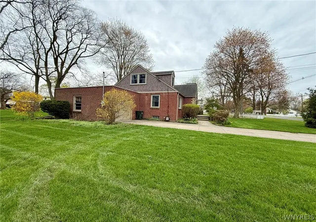 Photo 3 of Sale Pending at 510 3rd Street, Youngstown, NY 14174 | MLS# B1677294 | Listing updated on 2026-08-19