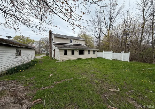 Photo 3 of Single family home for sale at 2388 Lake Rd, Ransomville, NY 14131 | MLS# B1678311 | Listing updated on 2026-08-23