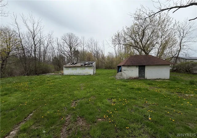 Photo 3 of Single family home for sale at 2388 Lake Rd, Ransomville, NY 14131 | MLS# B1678311 | Listing updated on 2026-08-23