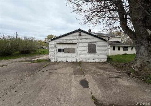 Photo 4 of Single family home for sale at 2388 Lake Rd, Ransomville, NY 14131 | MLS# B1678311 | Listing updated on 2026-08-23