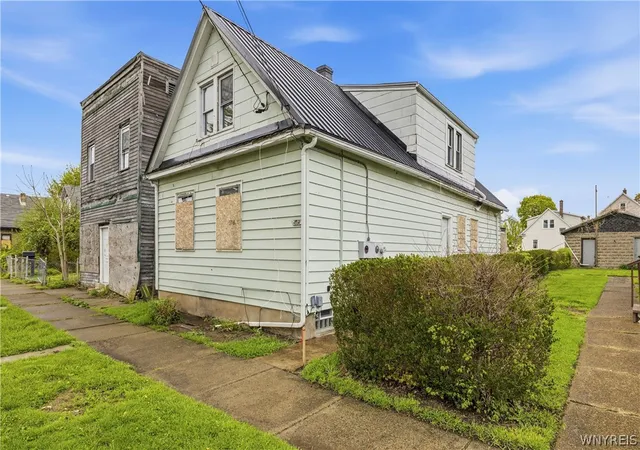 Photo 2 of Multi family home for sale at 545 20th Street, Niagara Falls, NY 14301 | MLS# B1678101 | Listing updated on 2026-09-14