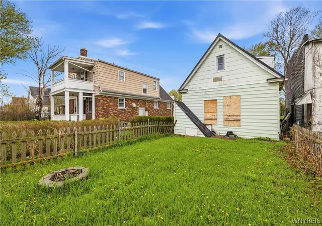 Listing Photo 5 - Condo for sale in building located at 545 20th St, Niagara Falls, NY 14301