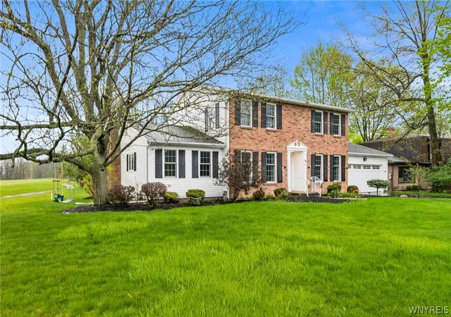 Photo 3 of Sale Pending at 38 Fiddlers, East Amherst, NY 14051 | MLS# B1678224 | Listing updated on 2026-08-27