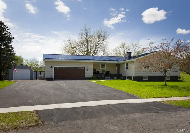 Photo 2 of Single family home for sale at 475 Bugbee Dr, Watertown, NY 13601 | MLS# S1679682 | Listing updated on 2026-09-12