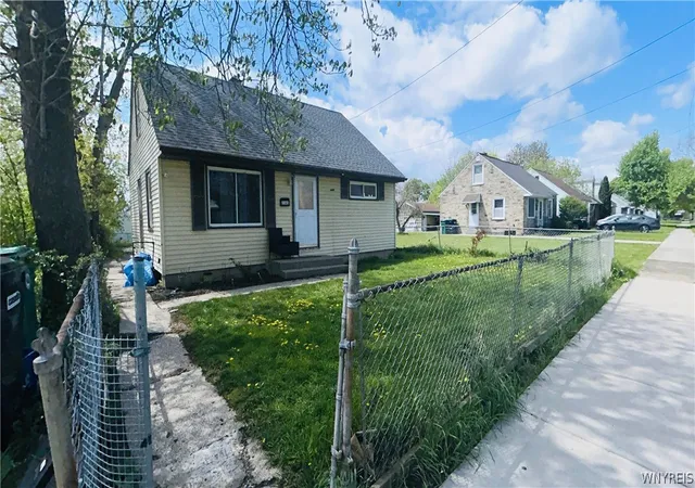 Photo 3 of Single family home for sale at 2165 Seneca Ave, Niagara Falls, NY 14305 | MLS# B1679319 | Listing updated on 2026-09-04