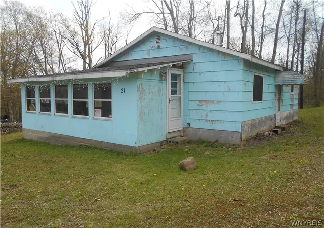 Photo 3 of Single family home for sale at 21 S Parkway Dr #A, Arcade, NY 14009 | MLS# B1680118 | Listing updated on 2026-09-01