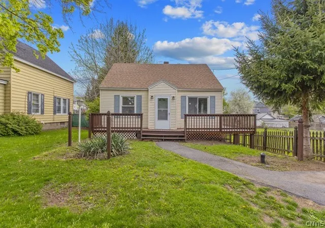 Photo 1 of Single family home for sale at 405 S Edwards Ave, Syracuse, NY 13206 | MLS# S1678869 | Listing updated on 2026-09-14