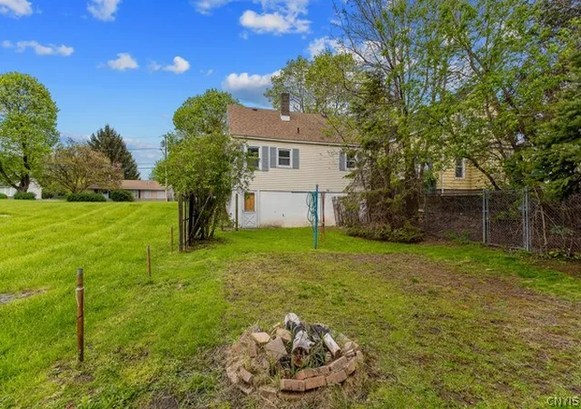 Photo 3 of Single family home for sale at 405 S Edwards Ave, Syracuse, NY 13206 | MLS# S1678869 | Listing updated on 2026-09-14