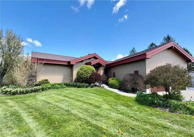 Photo 1 of Sale Pending at 5601 Mack Rd, Skaneateles, NY 13152 | MLS# S1680046 | Listing updated on 2026-09-02