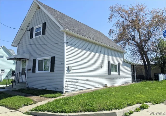 Photo 3 of Sale Pending at 759 S Ogden St, Buffalo, NY 14206 | MLS# B1680298 | Listing updated on 2026-09-01