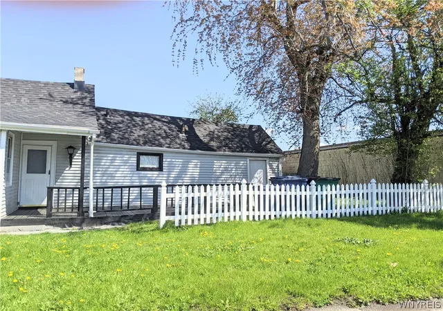 Photo 3 of Sale Pending at 759 S Ogden St, Buffalo, NY 14206 | MLS# B1680298 | Listing updated on 2026-09-01