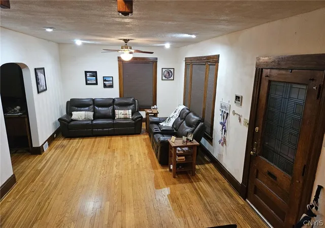 Photo 2 of Single family home for sale at 133 Curtis Pl, Auburn, NY 13021 | MLS# S1668298 | Listing updated on 2026-09-10