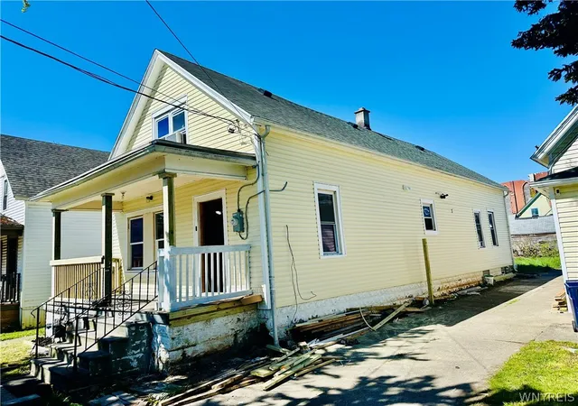 Photo 3 of Single family home for sale at 148 Woltz Ave, Buffalo, NY 14212 | MLS# B1681128 | Listing updated on 2026-08-20