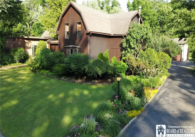 Photo 2 of Sale Pending at 24 W 2nd Street, Westfield, NY 14787 | MLS# R1680948 | Listing updated on 2026-09-08