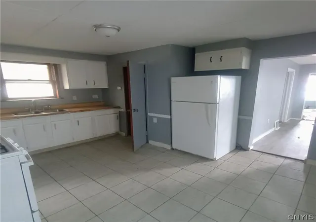 Listing Photo 4 - Condo for sale in building located at 953 Emerson Ave, Syracuse, NY 13204