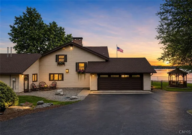 Photo 2 of Single family home for sale at 5072 W Lake Rd, Auburn, NY 13021 | MLS# S1681036 | Listing updated on 2026-09-03