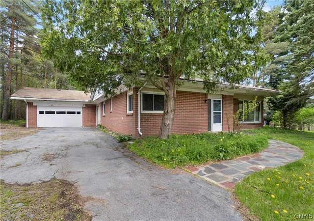 Photo 1 of Sale Pending at 4155 Makyes Rd, Syracuse, NY 13215 | MLS# S1680829 | Listing updated on 2026-08-06