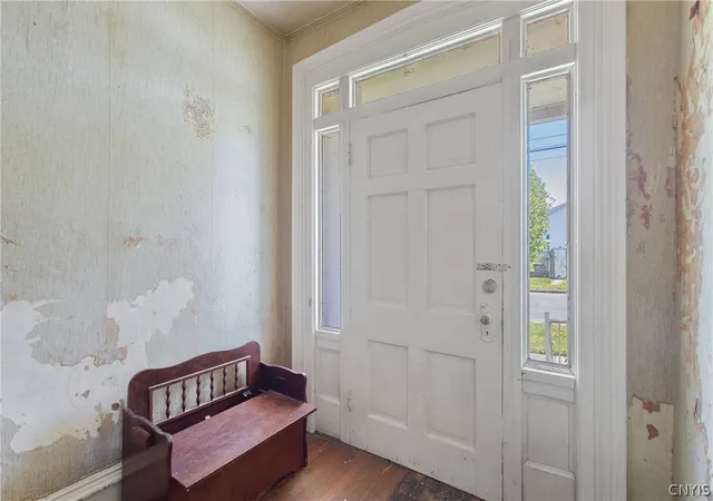 Photo 3 of Single family home for sale at 270 E 10th Street, Oswego, NY 13126 | MLS# S1681617 | Listing updated on 2026-09-11
