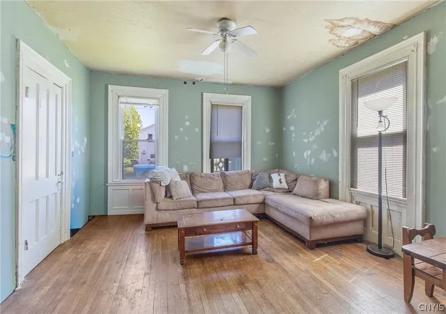 Photo 3 of Single family home for sale at 270 E 10th Street, Oswego, NY 13126 | MLS# S1681617 | Listing updated on 2026-09-11