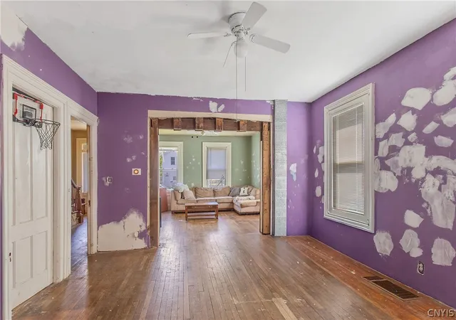 Photo 4 of Single family home for sale at 270 E 10th Street, Oswego, NY 13126 | MLS# S1681617 | Listing updated on 2026-09-11