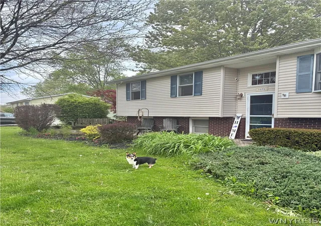 Photo 3 of Single family home for sale at 3979 Ridgelea Dr, Lockport, NY 14094 | MLS# B1682331 | Listing updated on 2026-09-10