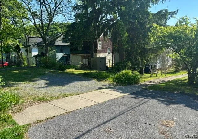 Listing Photo 4 - Condo for sale in building located at 125 Kensington & Lancaster Rd, Syracuse, NY 13210