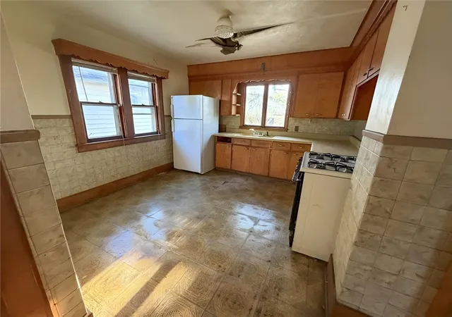 Photo 3 of Sale Pending at 35 Wakefield St, Rochester, NY 14621 | MLS# R1682232 | Listing updated on 2026-09-04