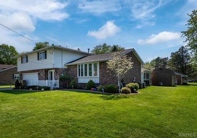 Photo 2 of Sale Pending at 182 Messer Ave, Depew, NY 14043 | MLS# B1683118 | Listing updated on 2026-08-24