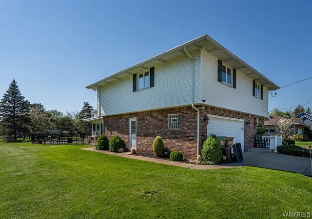 Photo 3 of Sale Pending at 182 Messer Ave, Depew, NY 14043 | MLS# B1683118 | Listing updated on 2026-08-24
