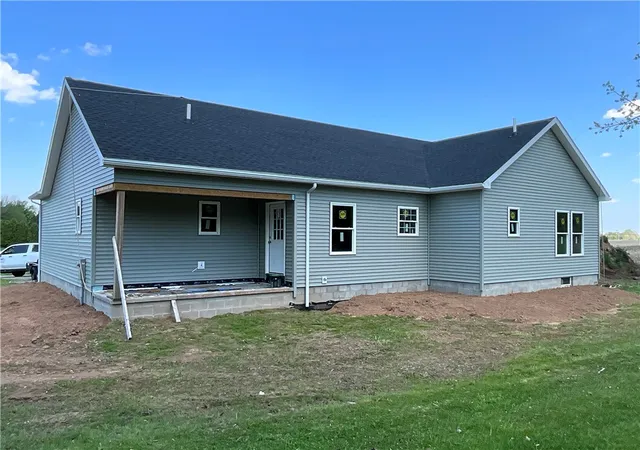Photo 2 of Single family home for sale at 3 Lynwood Dr, Lyndonville, NY 14098 | MLS# R1682709 | Listing updated on 2026-09-13