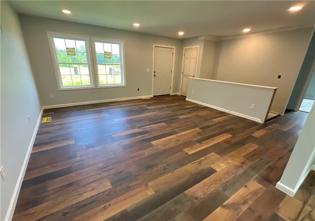 Photo 3 of Single family home for sale at 3 Lynwood Dr, Lyndonville, NY 14098 | MLS# R1682709 | Listing updated on 2026-09-13