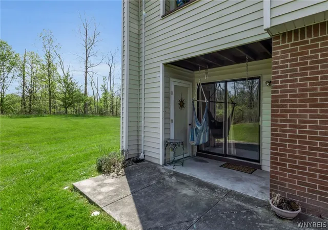 Photo 4 of Condo for sale at 43 Bee Hunter Ct #A, East Amherst, NY 14051 | MLS# B1683232 | Listing updated on 2026-09-03