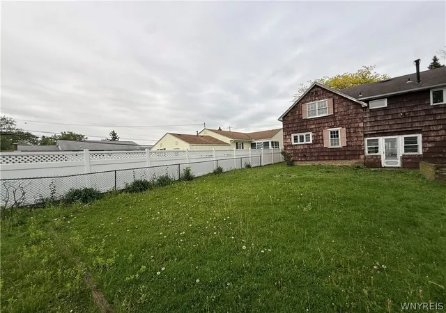 Photo 4 of Sale Pending at 72 Dwyer St, Buffalo, NY 14224 | MLS# B1682691 | Listing updated on 2026-09-14