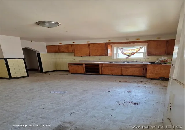 Photo 4 of Sale Pending at 1719 Ashland Ave, Niagara Falls, NY 14301 | MLS# B1683202 | Listing updated on 2026-08-24
